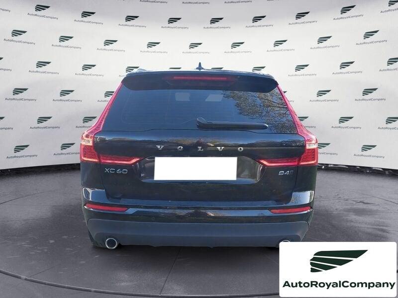 Volvo XC60 B4 D automatico Momentum IVA ESPOSTA