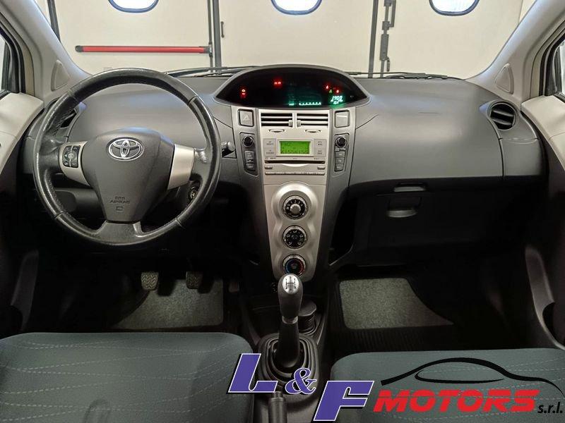 Toyota Yaris Yaris 5p 1.0 SOL