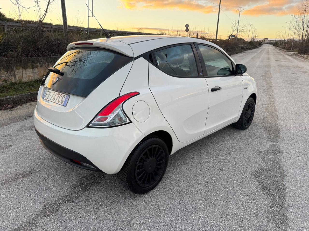 Lancia Ypsilon 1.2 69 CV 5 porte S&S Gold