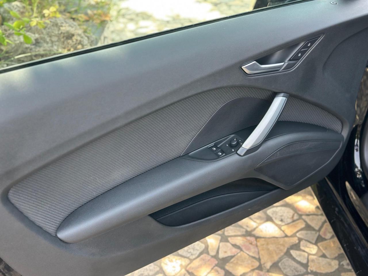 Audi TT Roadster 2.0 TDI 184CV ultra Design 2016