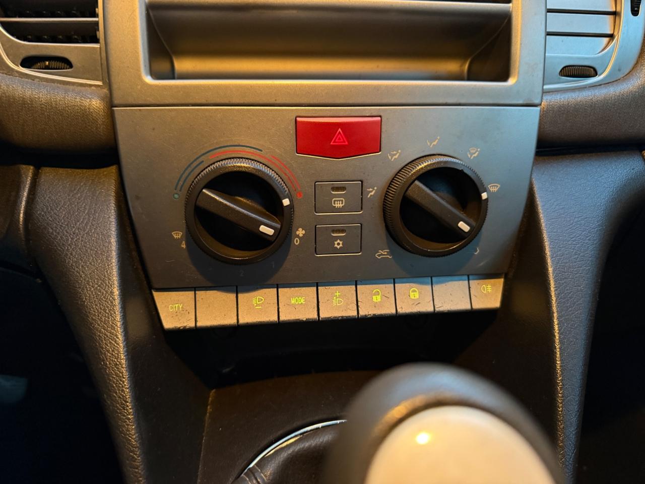 Lancia Ypsilon 1.2 benzina euro4 bicolore