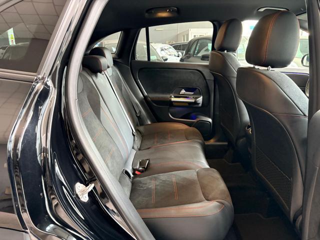 MERCEDES-BENZ GLA 180 d Premium AMG Night Pack AMBIENT * NEOPATENTATI *