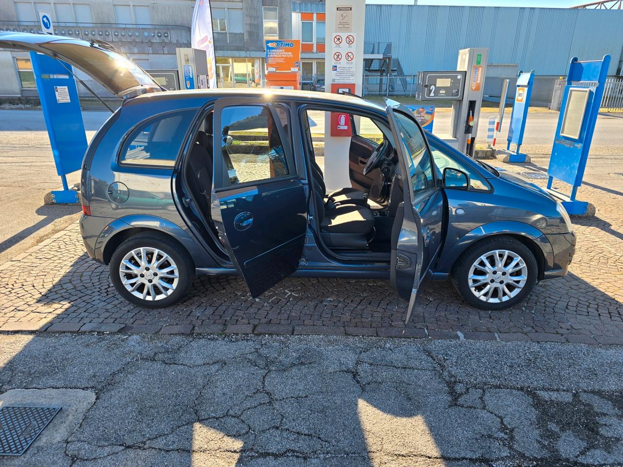 Opel Meriva 1.6 16V Cosmo con 196.000km