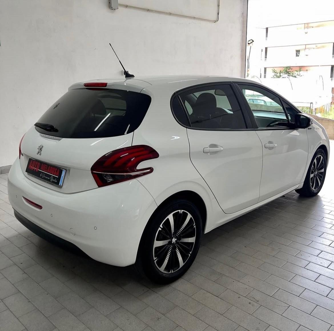 Peugeot 208 BlueHDi 100 S&S 5 porte Signature