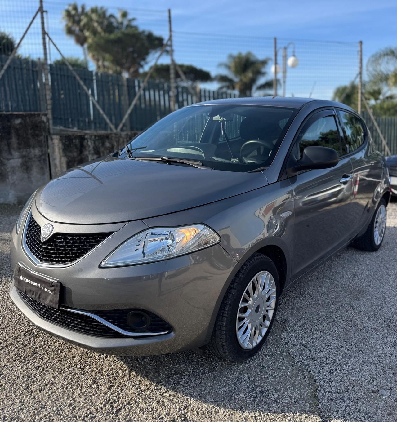 Lancia Ypsilon 1.2 69 CV 5 porte Gold