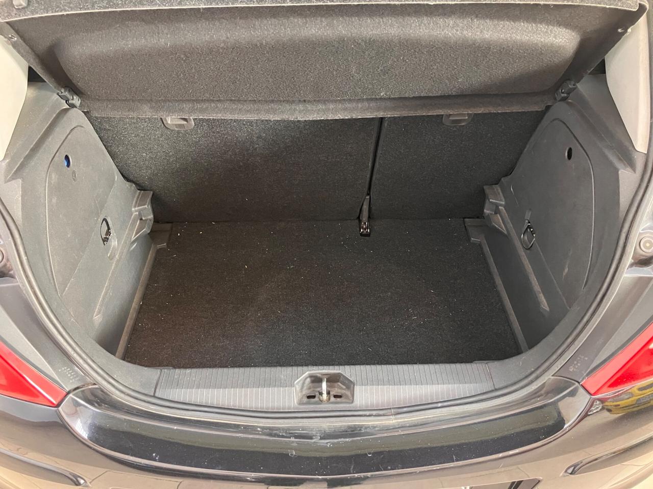 Opel Corsa 1.2 5 porte Cosmo NEOPATENTATI