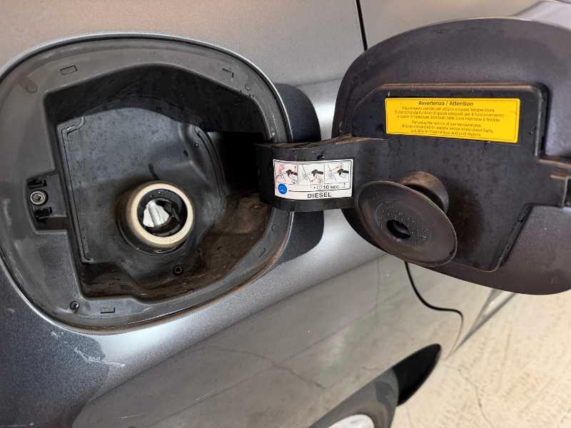 FIAT 500L - 500L living 1.6 mjt Lounge 120cv E6