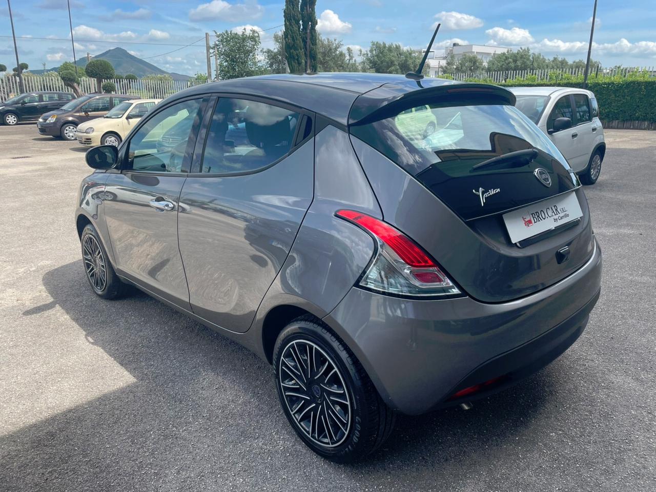 Lancia Ypsilon 1.0 FireFly 5 porte S&S Hybrid Gold