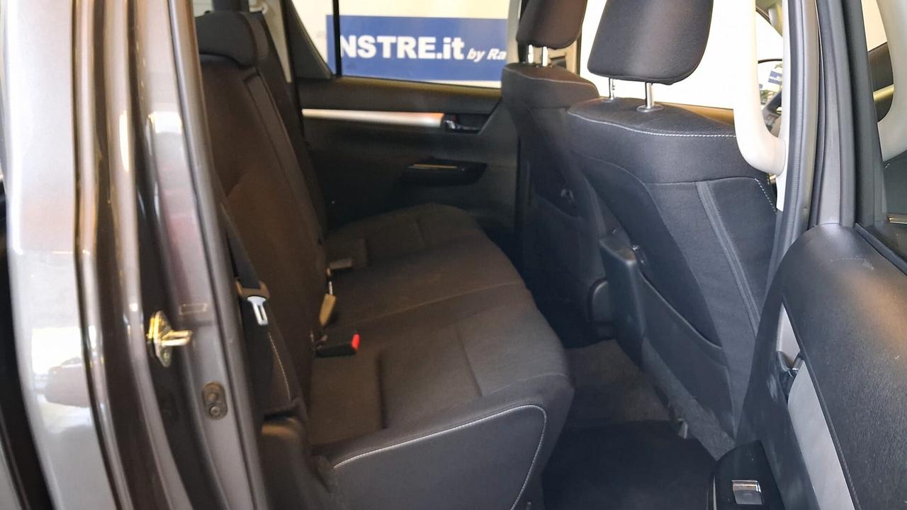 Toyota Hilux 2.4 D-4D A/T 4WD 4 porte Double Cab Lounge Iva esclusa