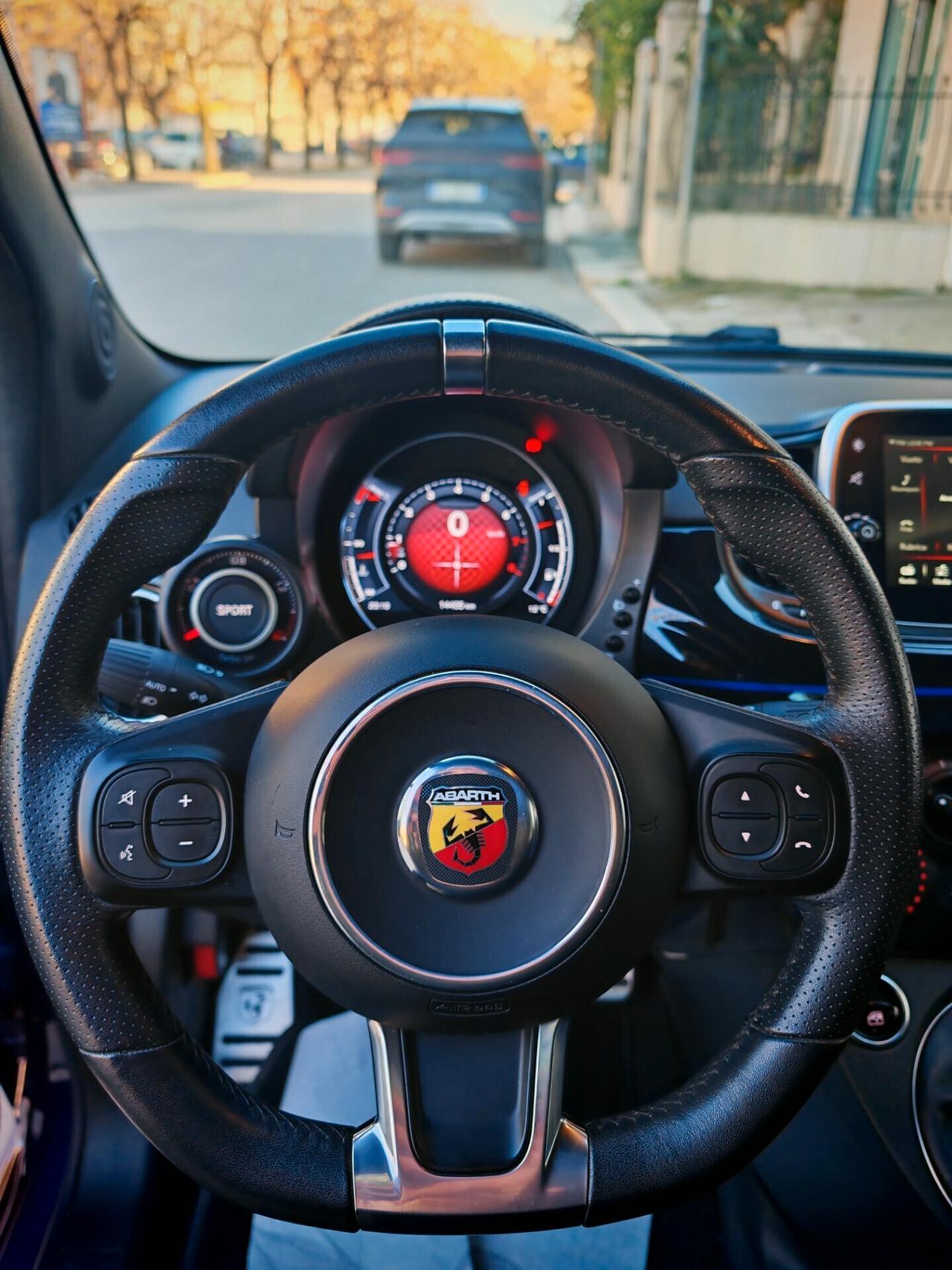 Abarth 595 1.4 Turbo T-Jet 165 CV Monster Energy Yamaha