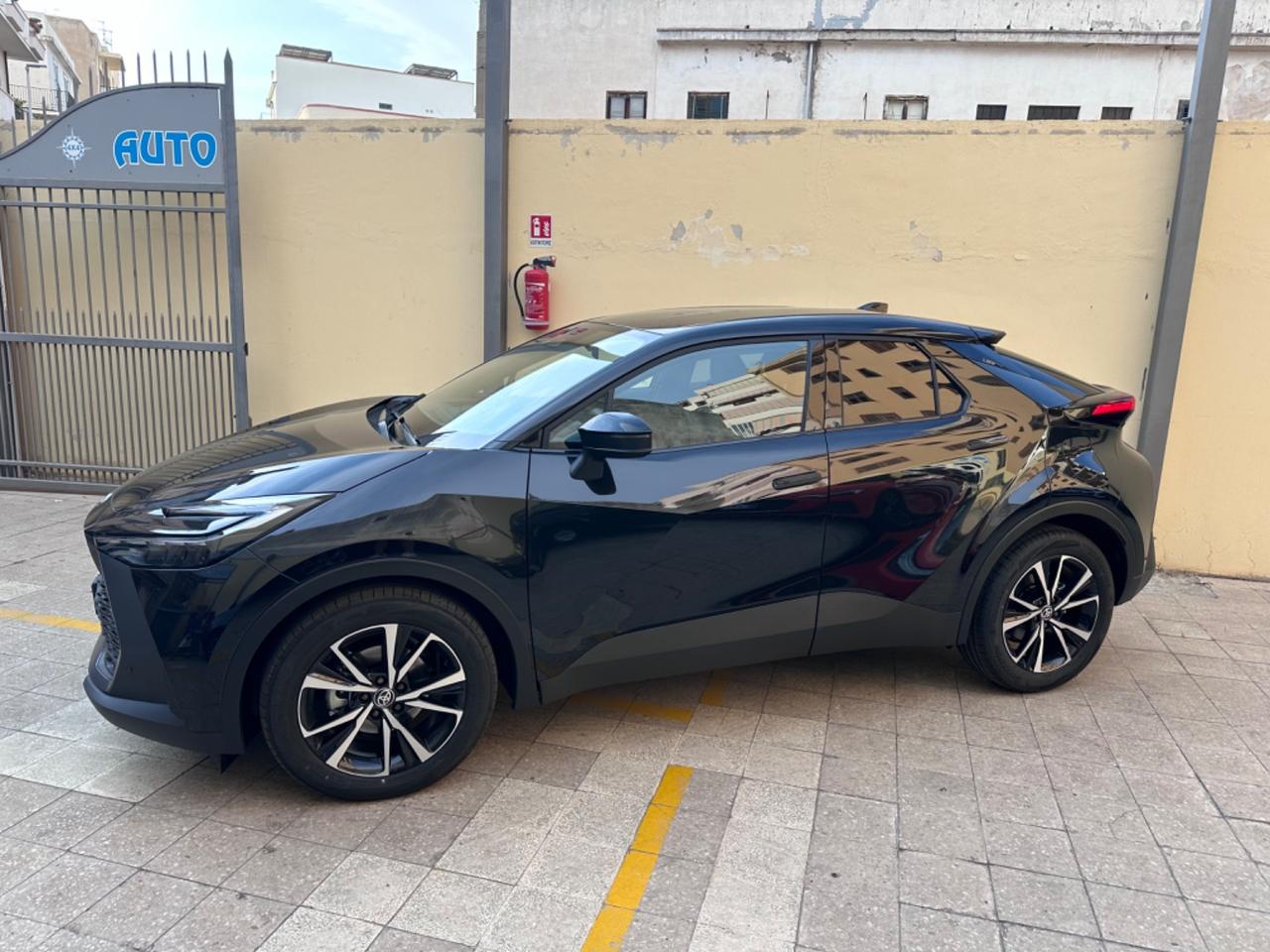 Toyota C-HR 1.8 Hybrid E-CVT