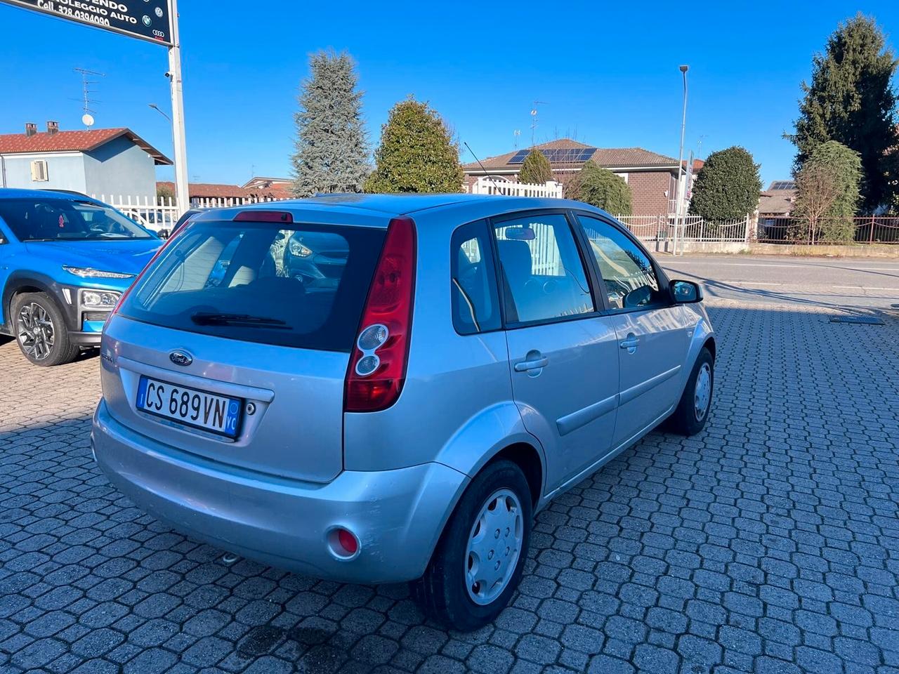 Ford Fiesta 1.2 16V 5p. Ghia