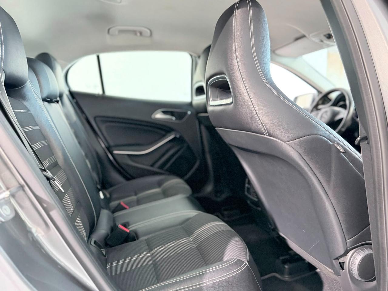 MERCEDES GLA 180D PREMIUM NEOPATENTATI