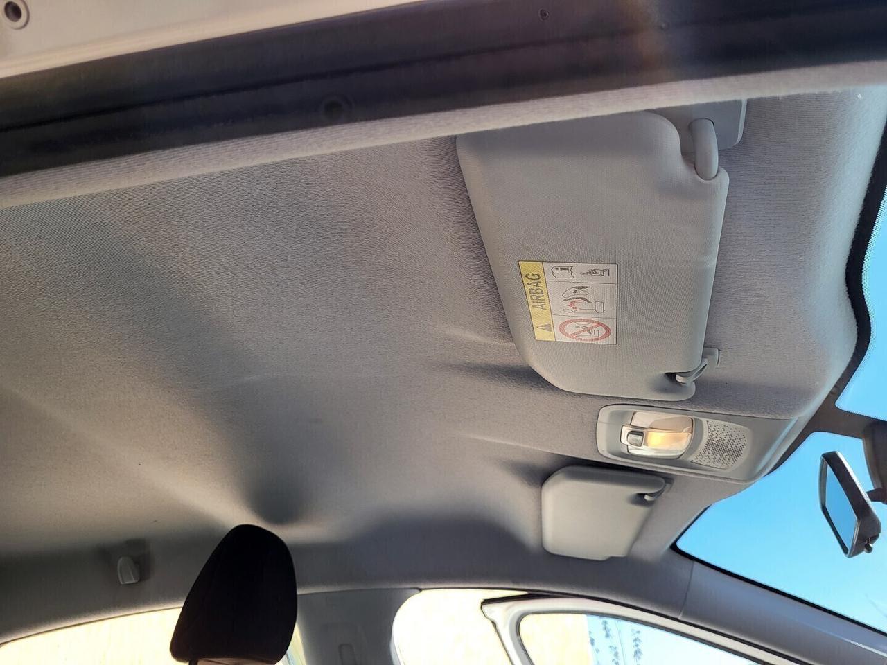 PEUGEOT 208 1,4 HDI-UNICA PROPRIETAR-4 REVISIONI