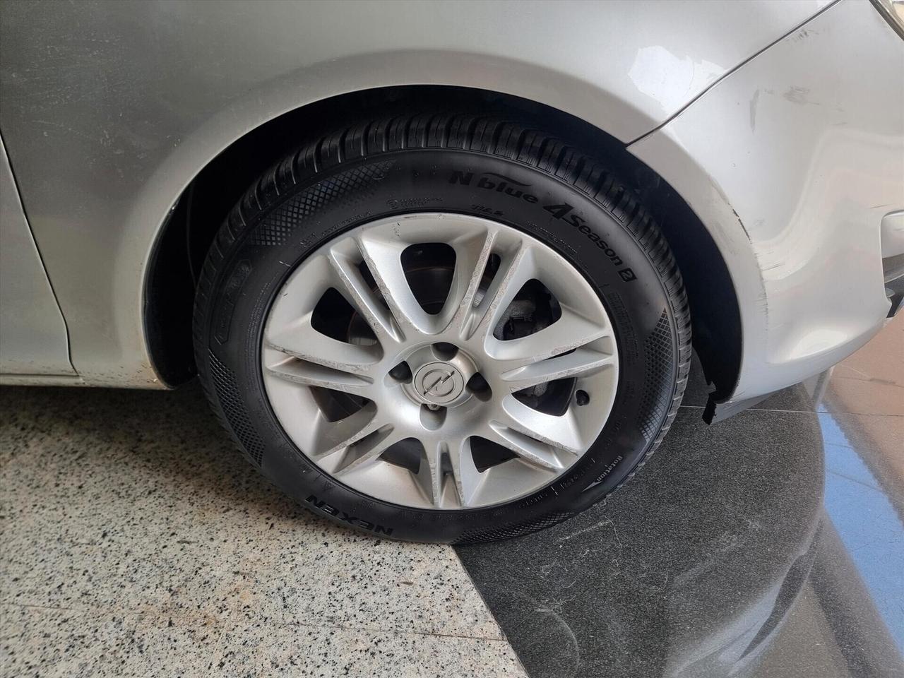 Opel Corsa 1.2 5 porte Cosmo CAMBIO AUTOMATICO GPL