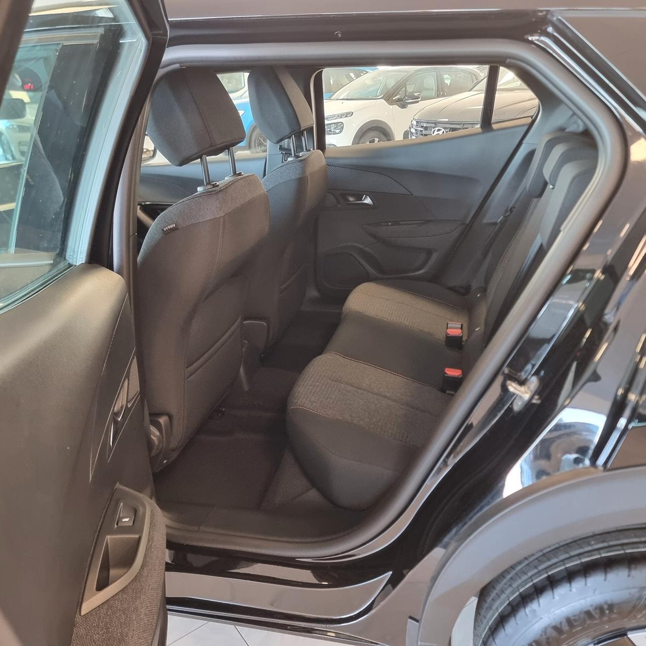 PEUGEOT 2008 SUV dallo Style deciso 1.2 100cv S&S