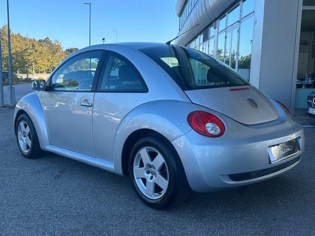 VOLKSWAGEN New Beetle 1.6