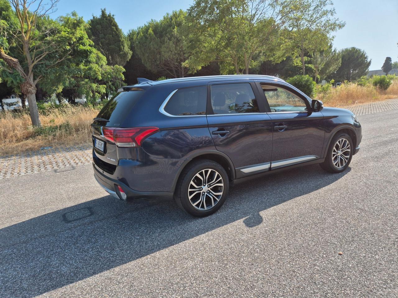 Mitsubishi Outlander 2.2 DI-D 4WD Instyle Plus SDA 7 posti