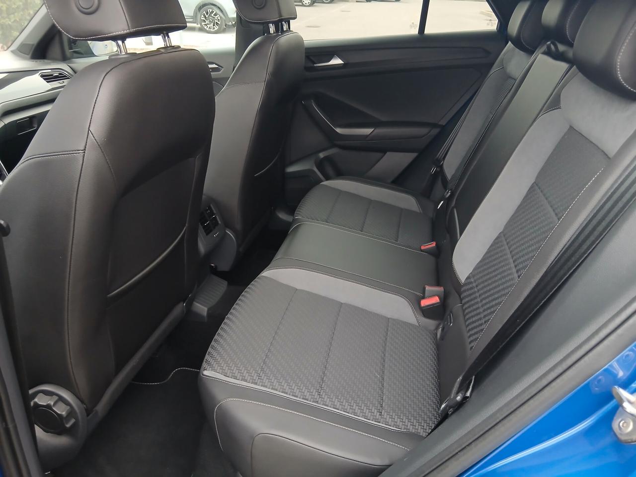 Volkswagen T-Roc 1.5 TSI ACT DSG RLine FULL optional tua a € 263 mese