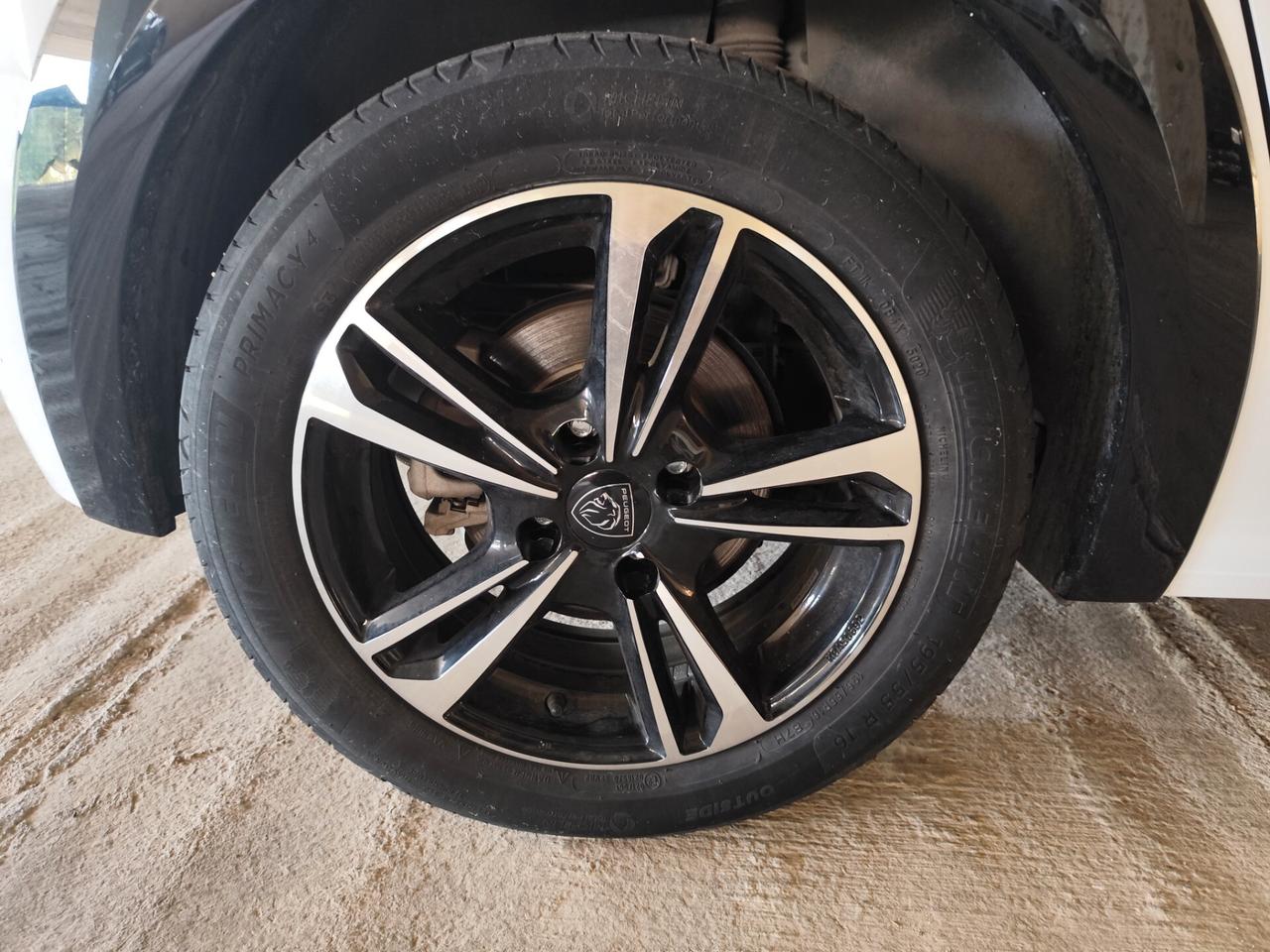 Peugeot 208 motore elettrico 156 CV 5 porte GT