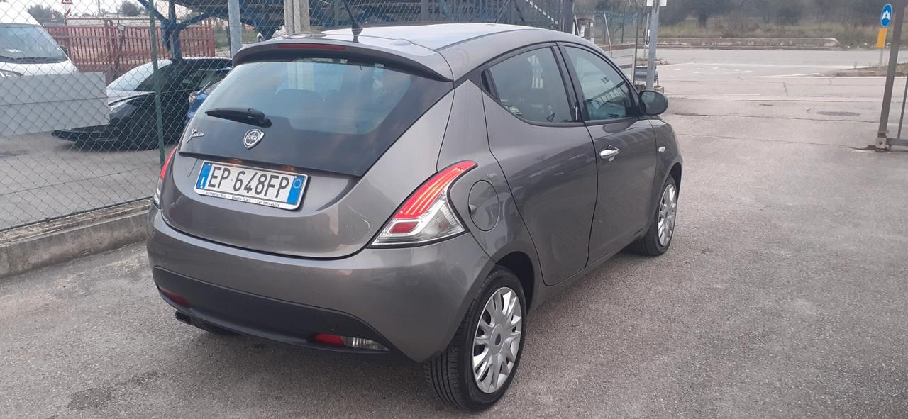 Lancia Ypsilon 1.3 MJT 16V 95 CV 5 porte S&S Silver - Garanzia