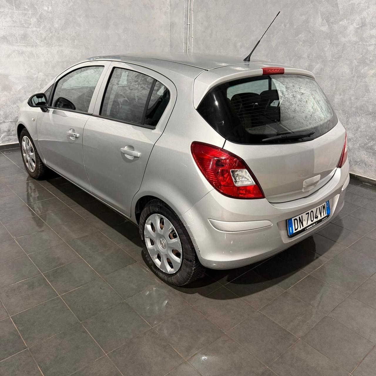 Opel Corsa 1.2 5 porte Club