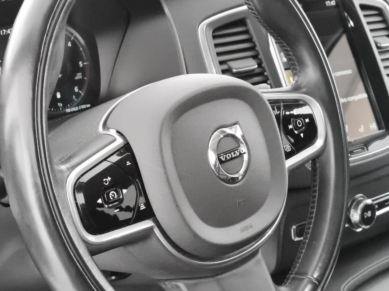 Volvo XC90 2.0 b5 Momentum Pro awd