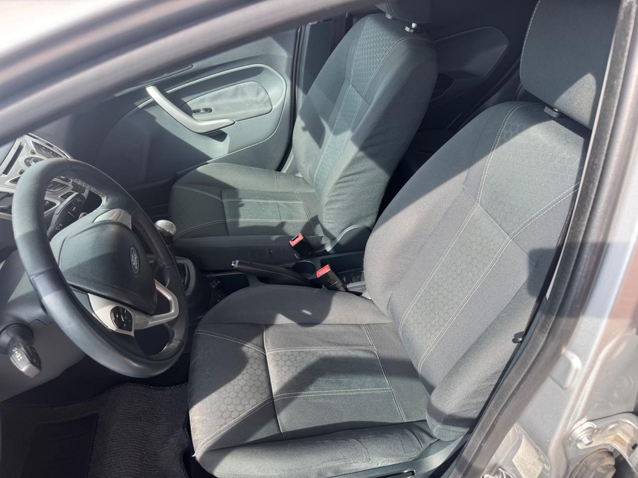 Ford Fiesta 1.4 TDCi 68CV 5 porte Titanium