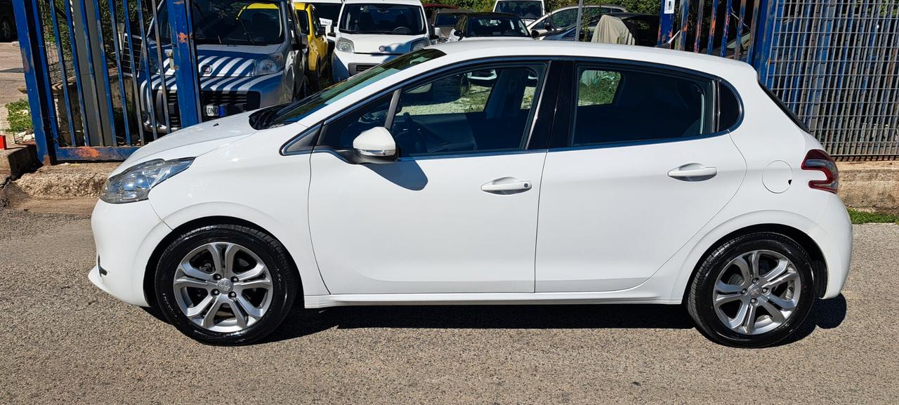 Peugeot 208 1.4 HDi 68 CV 5 porte Allure