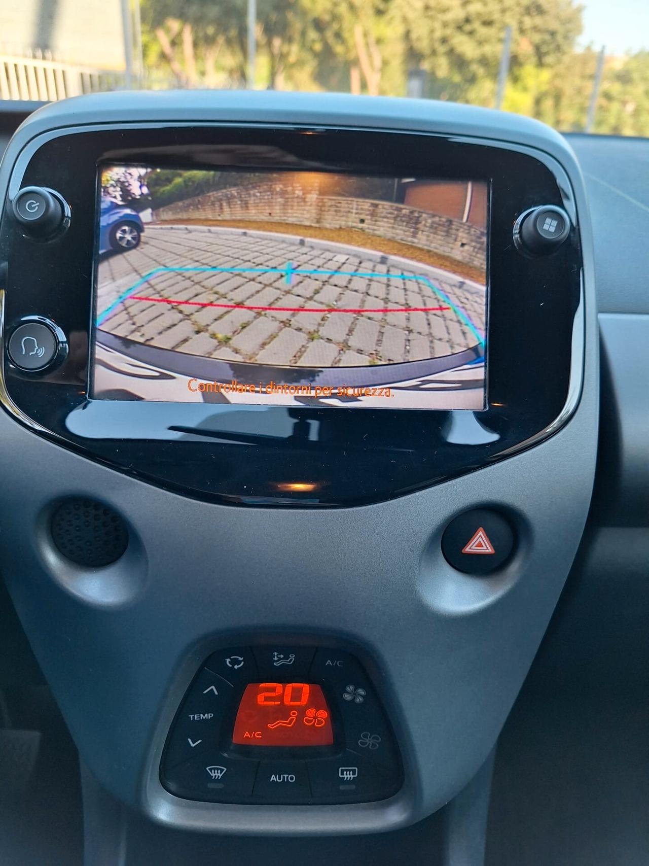 Toyota Aygo Connect 1.0 VVT-i 72 CV 5 porte x-fun