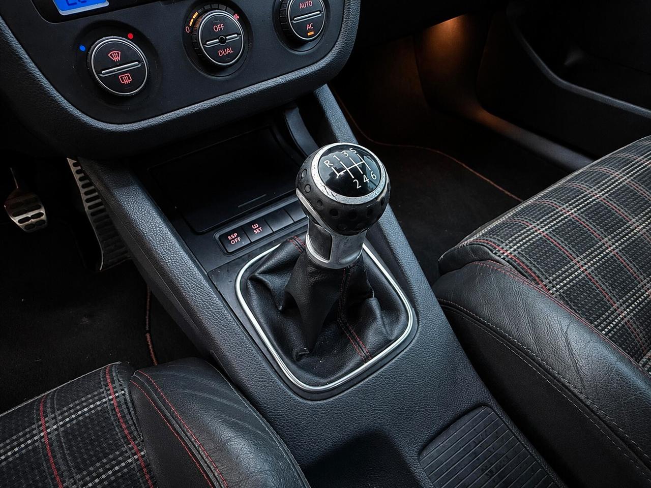 Volkswagen Golf GTI 2.0 16V TFSI 3p. Edition 30