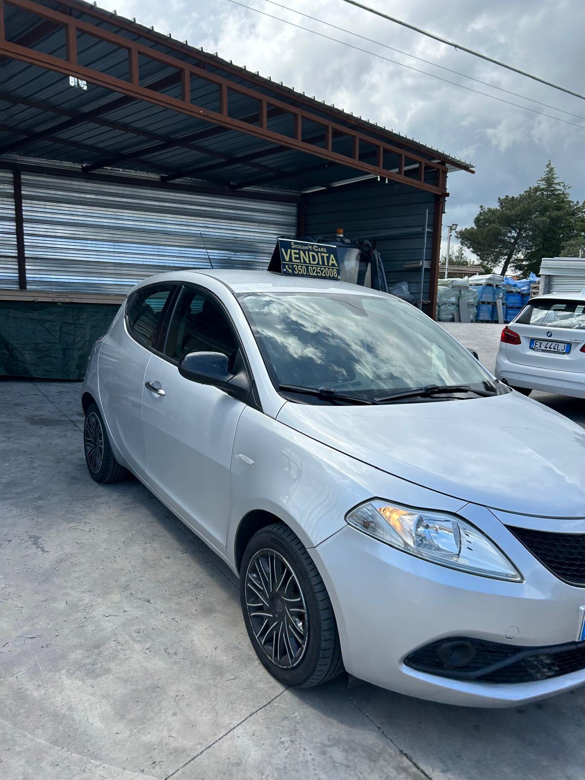 Lancia Ypsilon 1.2 69 CV 5 porte S&S Gold