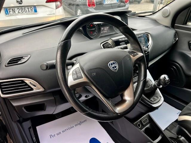 Lancia Ypsilon BLACK 1.2 69cv " SENSORI DI PARCHEGGIO/BLUETOOTH/.