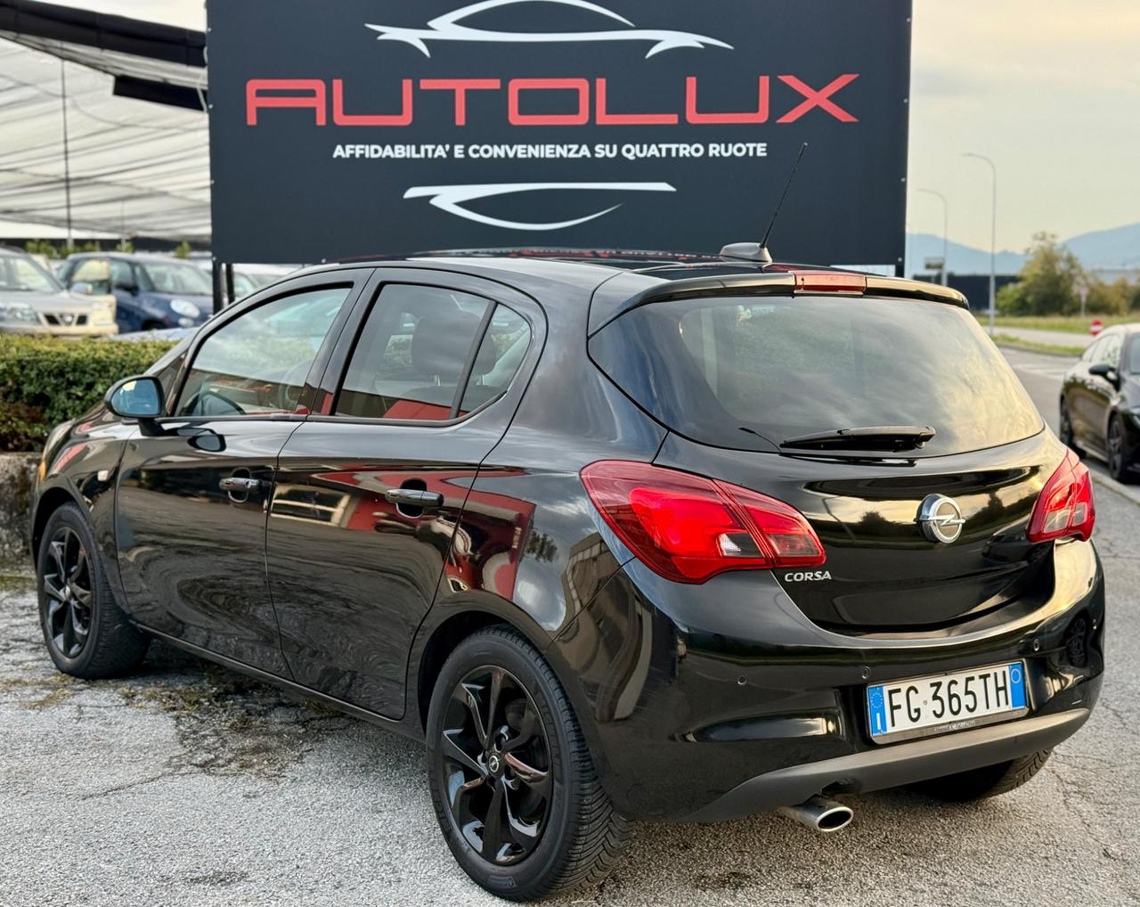 Opel Corsa 1.2 5 porte 2017 total black