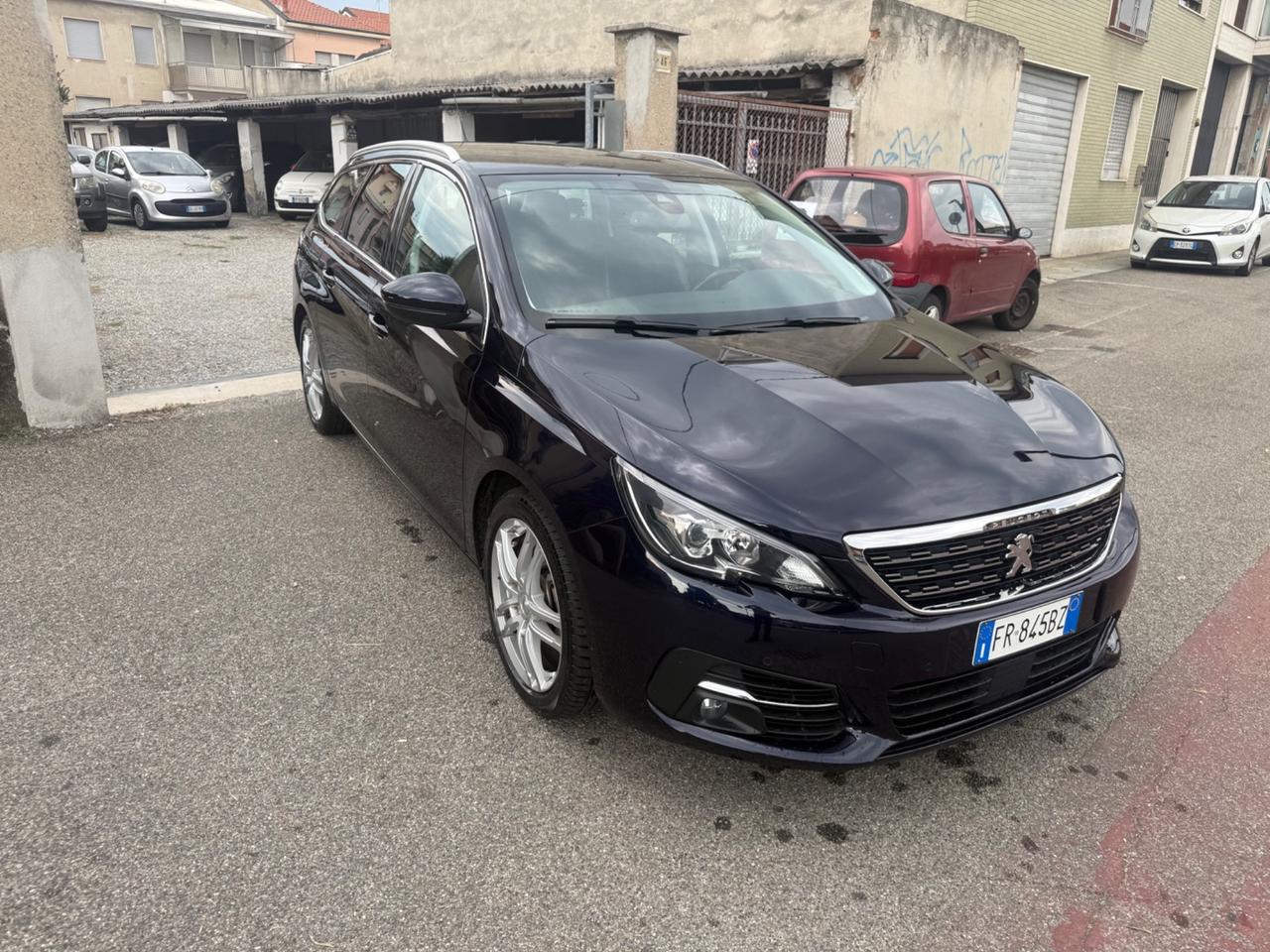 Peugeot 308 BlueHDi 130 S&S SW Allure