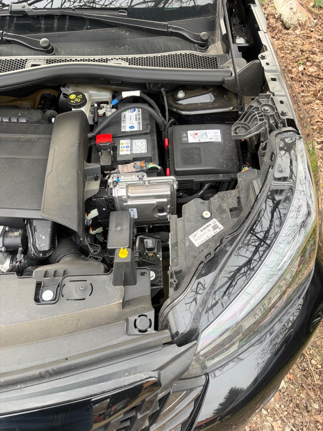 Peugeot 2008 Hybrid GT Exclusive 2025 INCIDENTATA