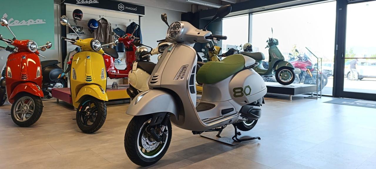Vespa 310 GTS hpe Edizione Ottantesimo 80 TH