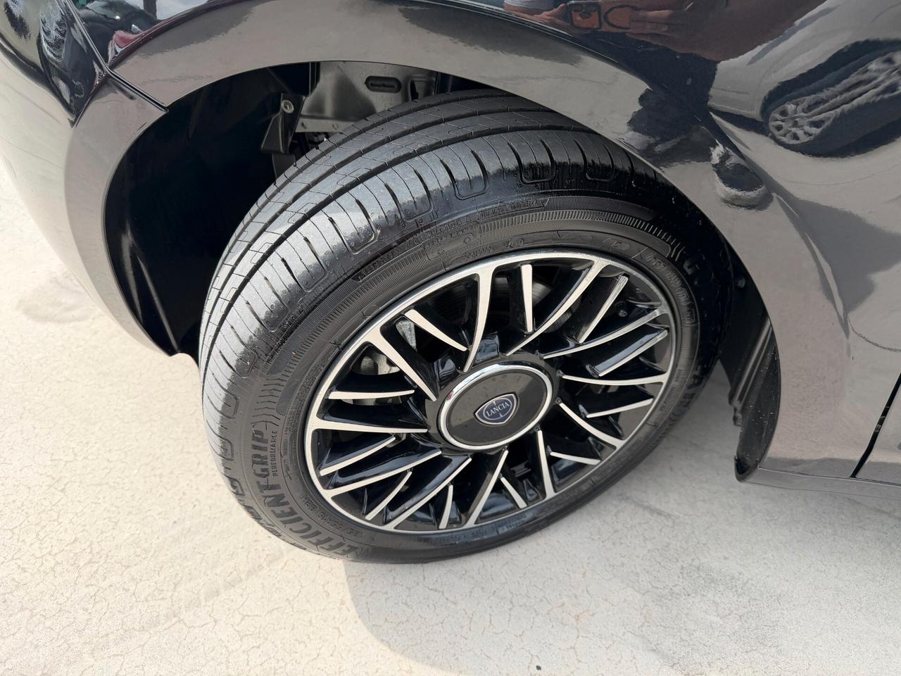 LANCIA YPSILON ANNO 2024 1.0 HYBRID 70 CV * KM 0
