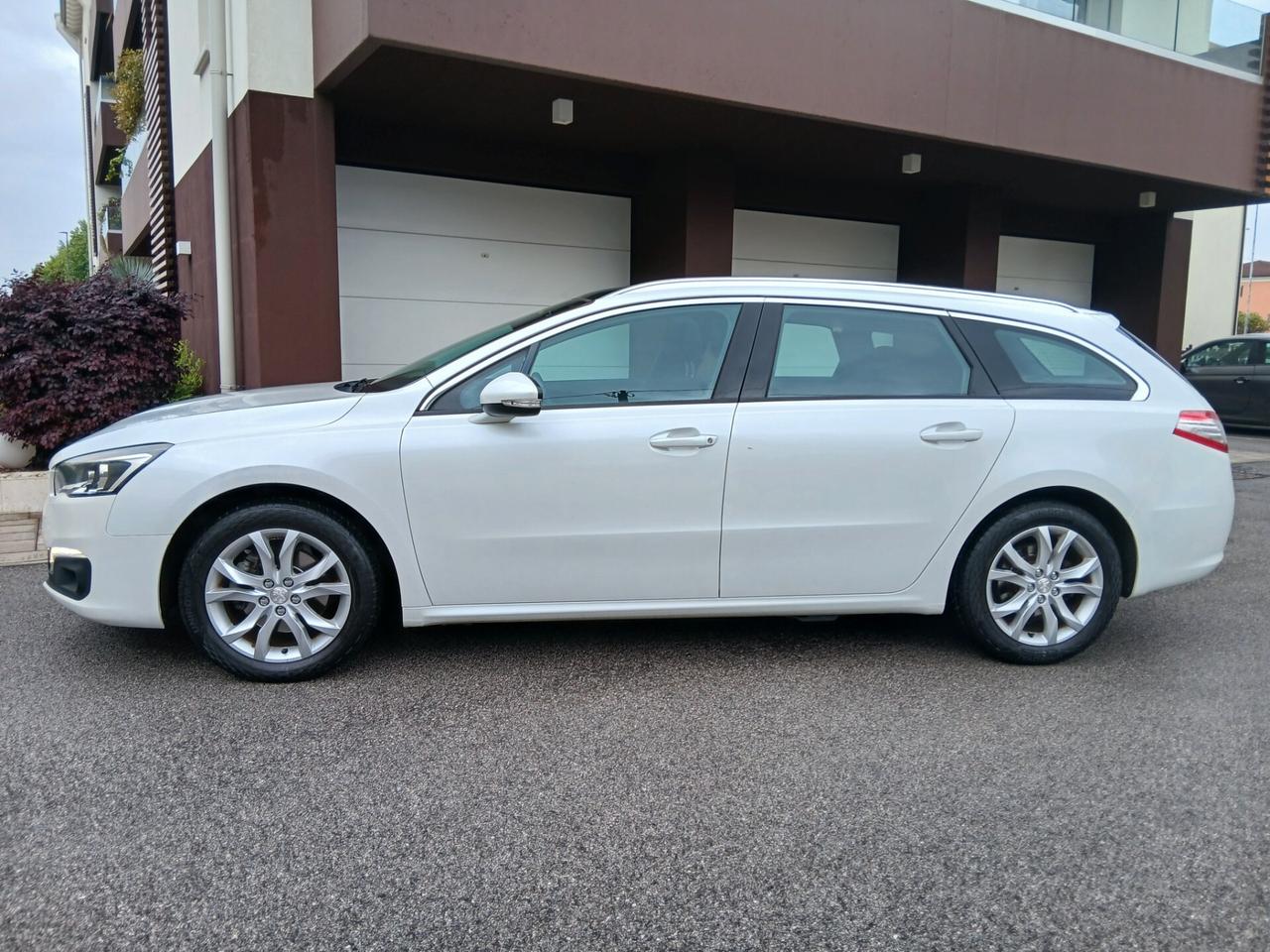 Peugeot 508 BlueHDi 150 S&S SW Allure la guidi a € 170 mese