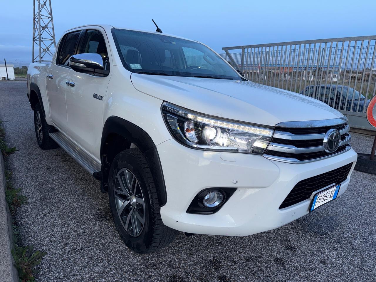 Toyota Hilux 2.4 D-4D 4WD Executive my17" IVA ESP.