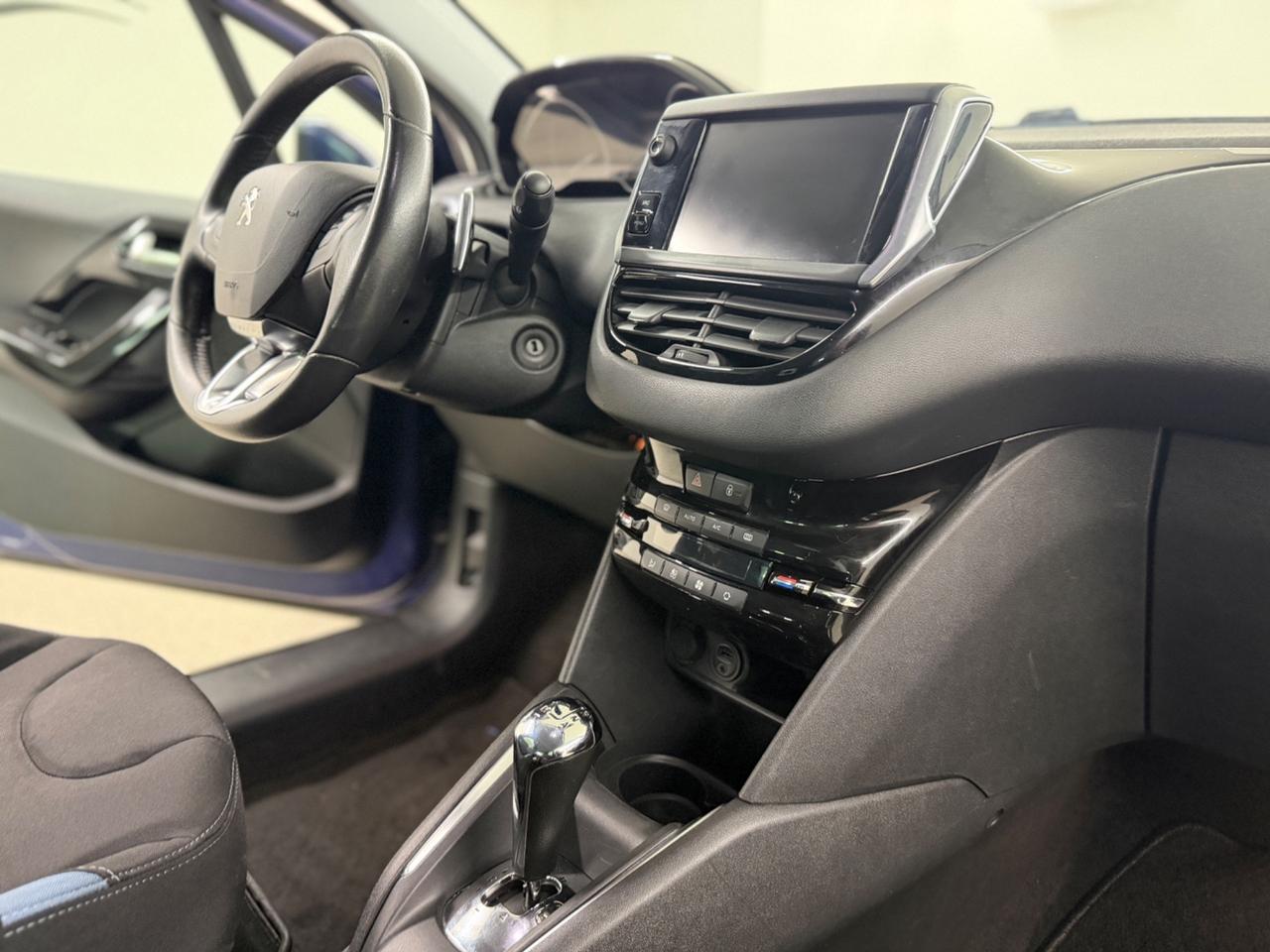 PEUGEOT 208 (anno 2015)