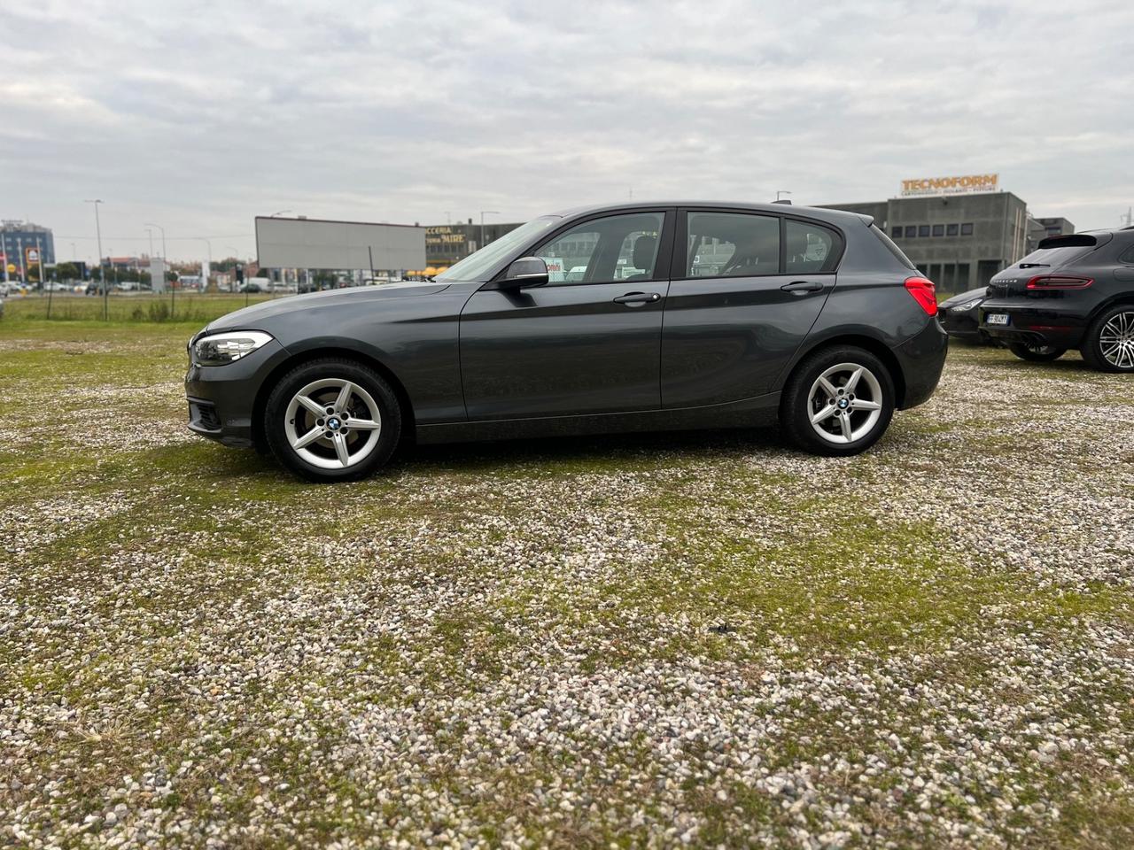 Bmw 118 120d 5p. Urban