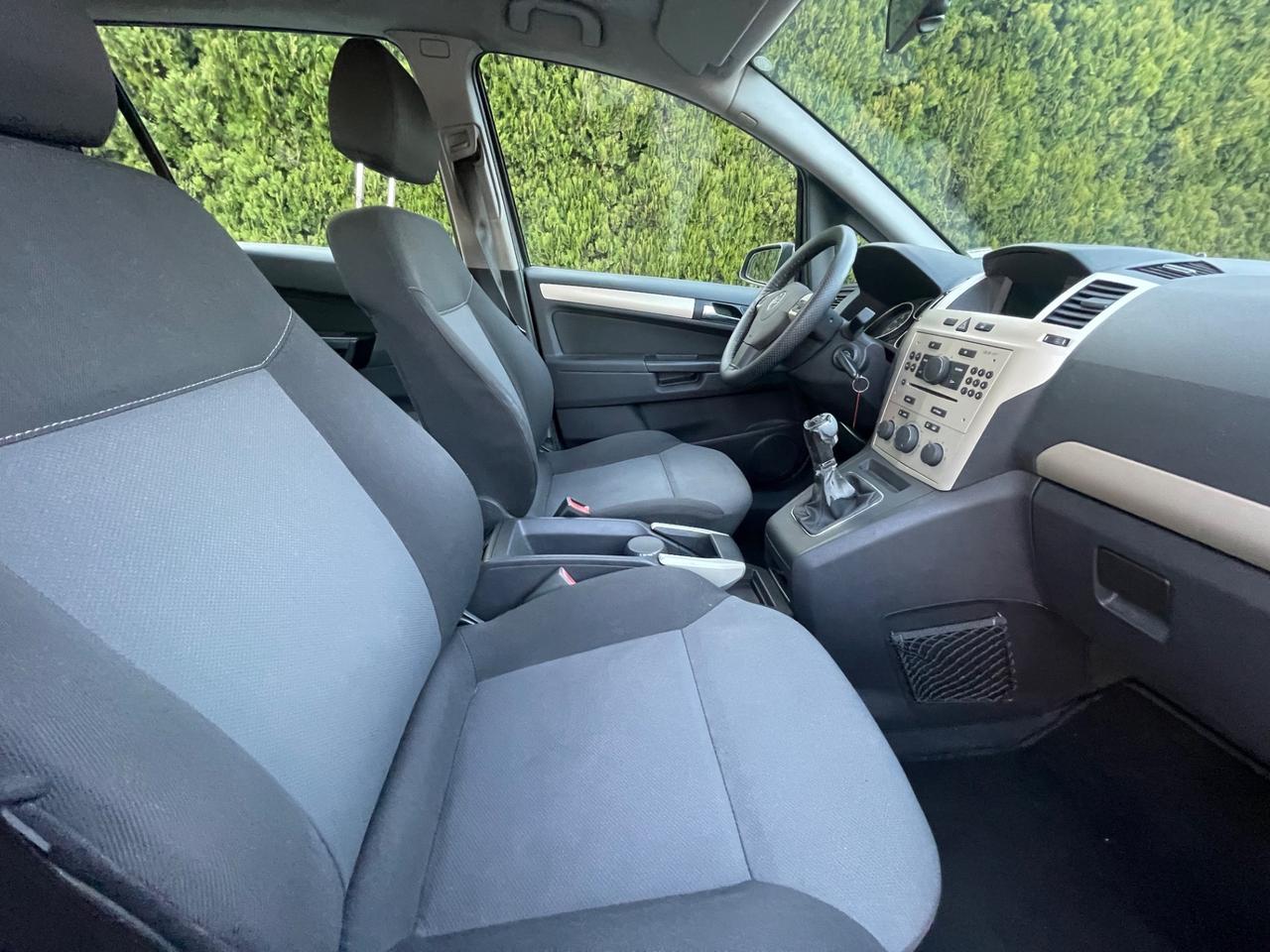 Opel Zafira 1.8 16V VVT Club