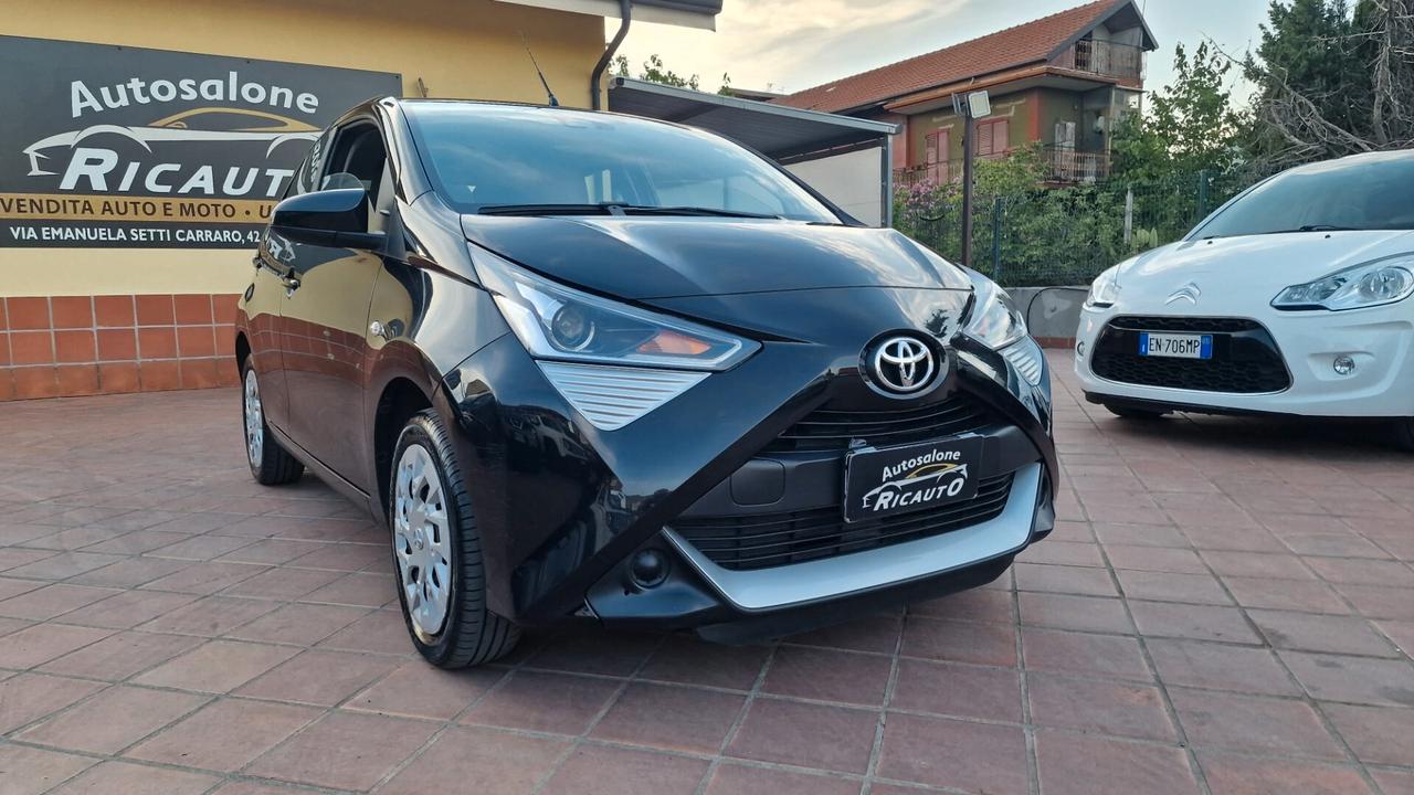 Toyota Aygo Connect 1.0 VVT-i 72 CV 5 porte x-clusiv