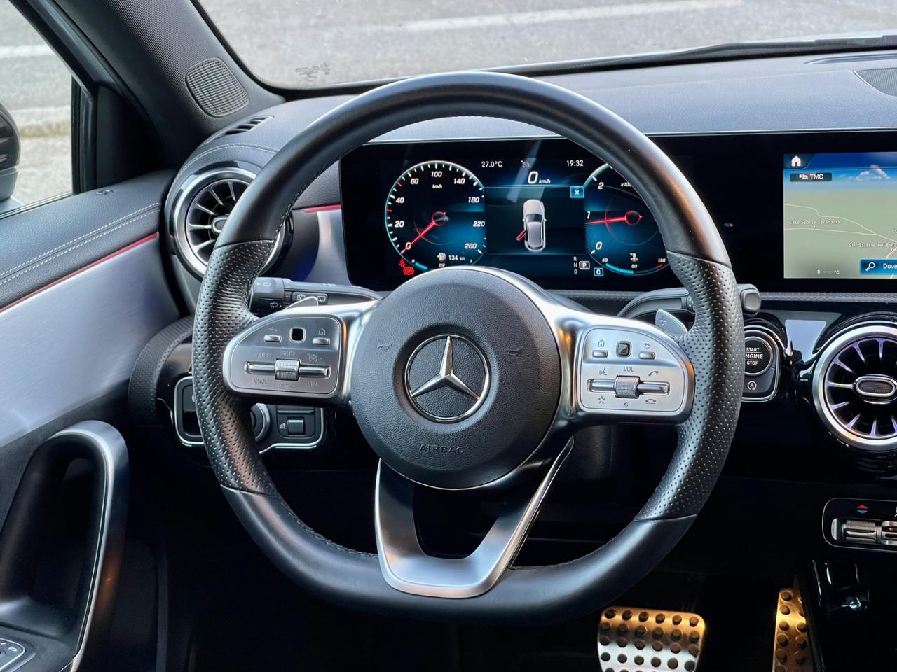 Mercedes-benz A 180 d AMG Premium - FULL