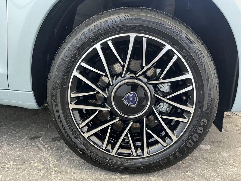 Lancia Ypsilon 1.0 FireFly 5 porte S&S Hybrid Platino TUA DA 159,00 al mese