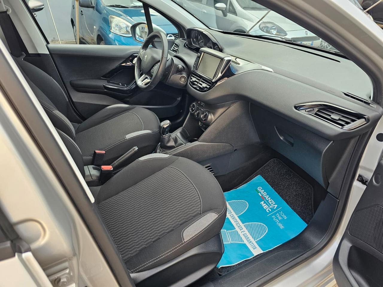 Peugeot 208 PureTech 82 5 porte Active - Pari al nuovo