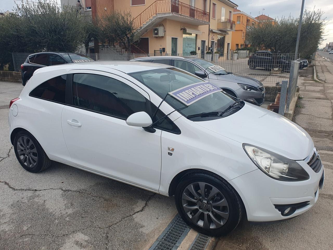 Opel Corsa 1.2 80CV benzina GPL Neopatent 2010