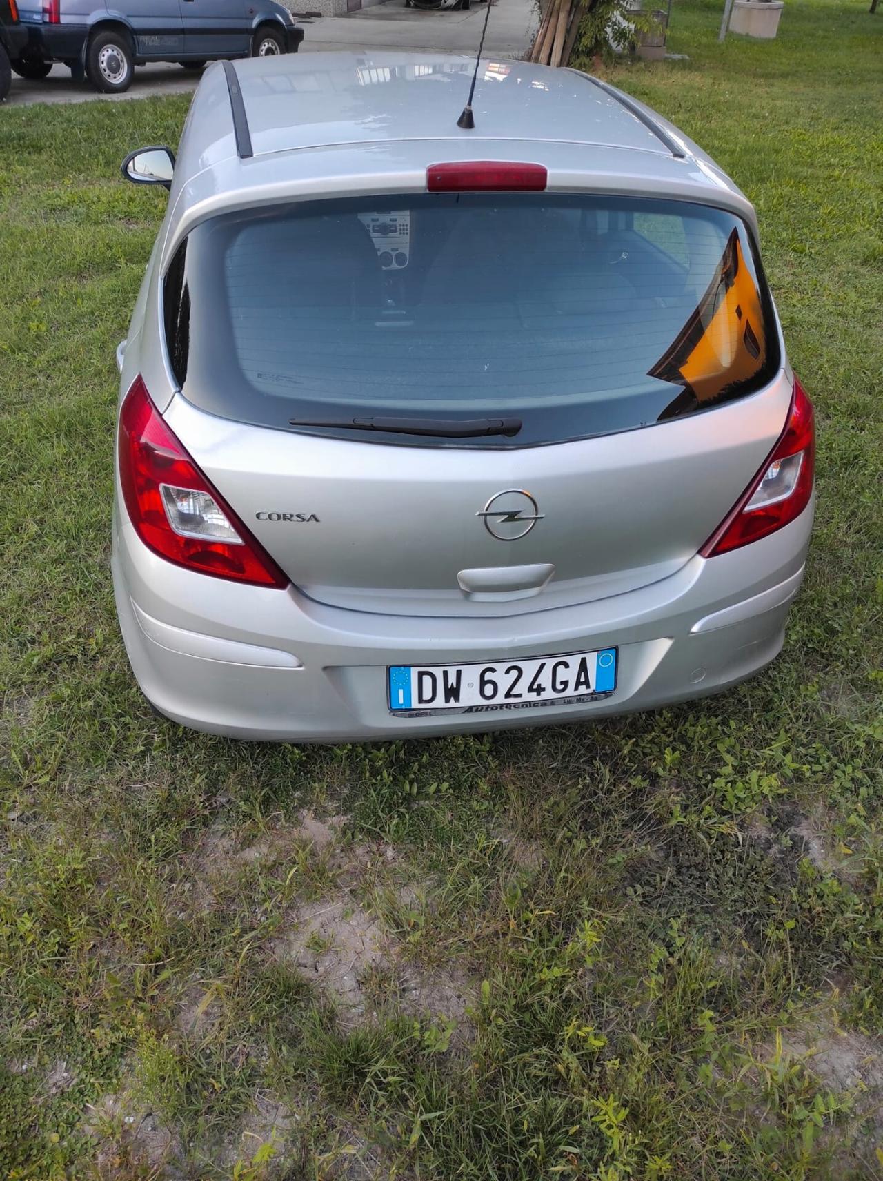 Opel Corsa 1.2 5 porte Cosmo