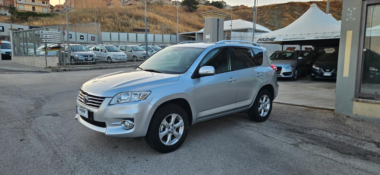 Toyota RAV 4 2.2 D-4D 150 CV Lounge (4x4)